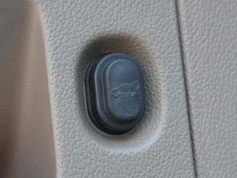 Used 2019 GMC Yukon SLT w/ Graphite Edition image 33