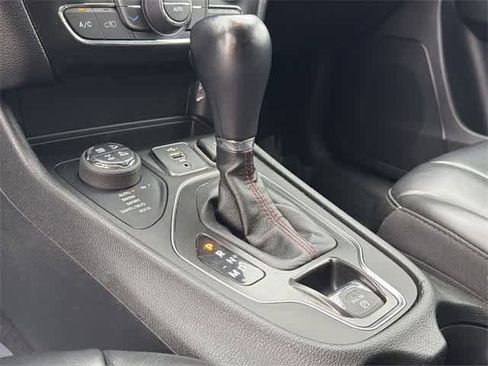 Used 2022 Jeep Cherokee Trailhawk image 24