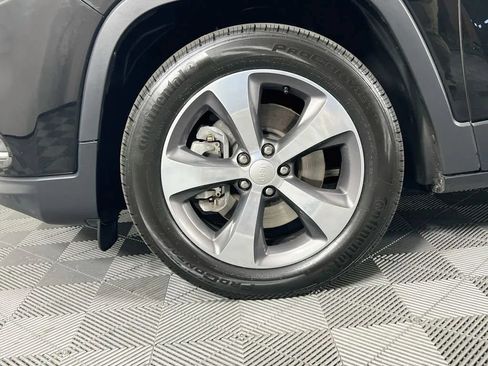Used 2020 Jeep Cherokee Limited FWD image 30
