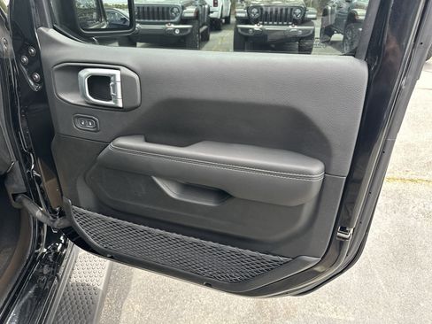 Used 2023 Jeep Wrangler Sahara w/ Cold Weather Group image 17