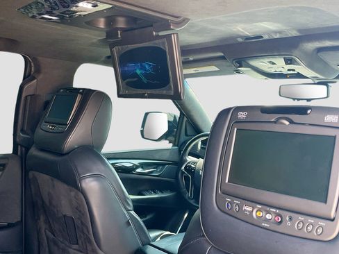 Used 2016 Cadillac Escalade Platinum RWD image 18