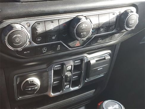 Certified 2021 Jeep Wrangler Unlimited Sahara image 29