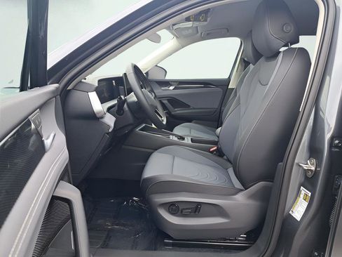 New 2025 Volkswagen Tiguan SE FWD image 12