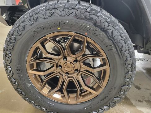 Used 2023 Jeep Wrangler Unlimited Sahara AWD/4WD image 27