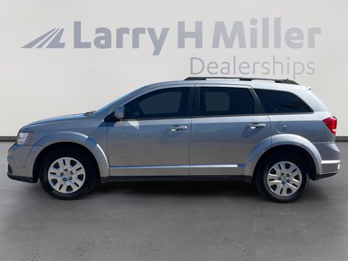 Used 2019 Dodge Journey SE image 2