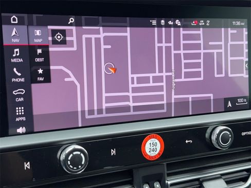 Used 2025 Porsche Macan w/ Premium Package Plus image 25