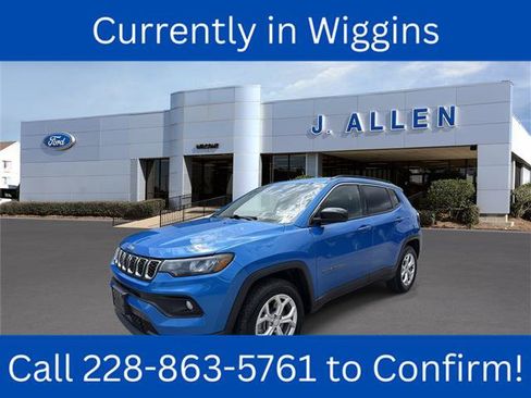 Used 2024 Jeep Compass Latitude AWD/4WD image 1