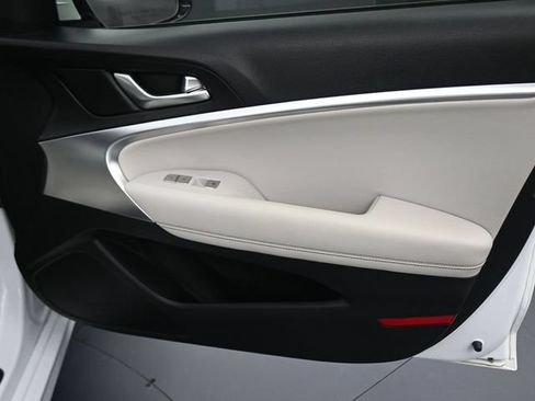Used 2025 Genesis G70 2.5T RWD image 14