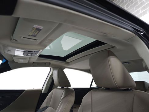 Used 2021 Lexus ES 300h w/ Accessory Package 2 FWD image 18