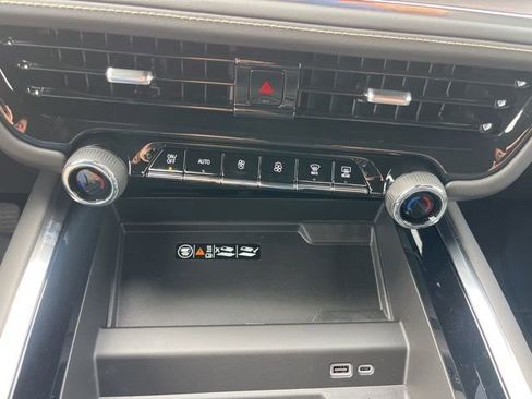 New 2026 Chevrolet Suburban Premier image 37