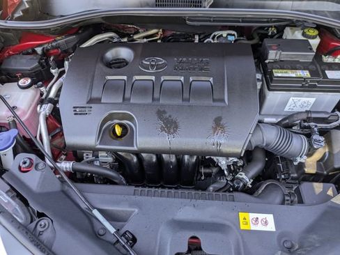 Used 2022 Toyota C-HR XLE image 31