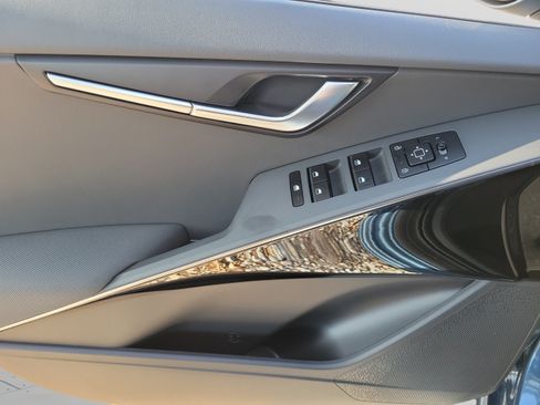 New 2026 Kia Niro EX FWD image 12
