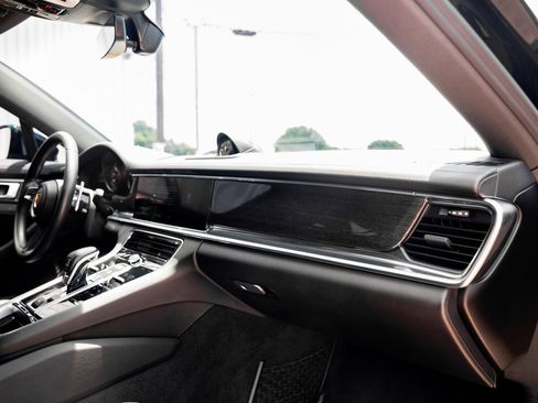 Used 2023 Porsche Panamera 4 Platinum Edition AWD/4WD image 32