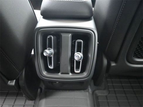 New 2025 Volvo XC40 B5 Core w/ Protection Package Premier image 21
