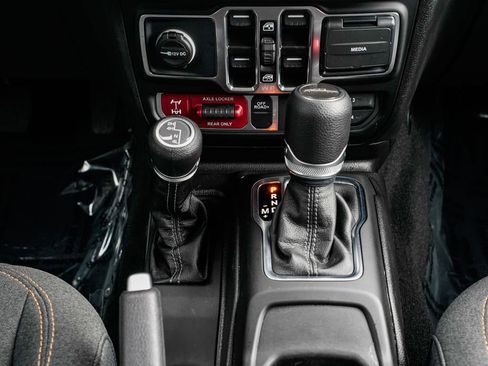 Used 2025 Jeep Gladiator Willys image 14