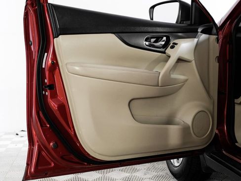 Used 2015 Nissan Rogue SV image 41