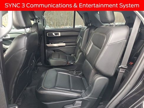 Used 2022 Ford Explorer XLT w/ Equipment Group 202A image 10