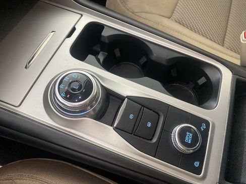 Used 2022 Ford Explorer XLT image 6