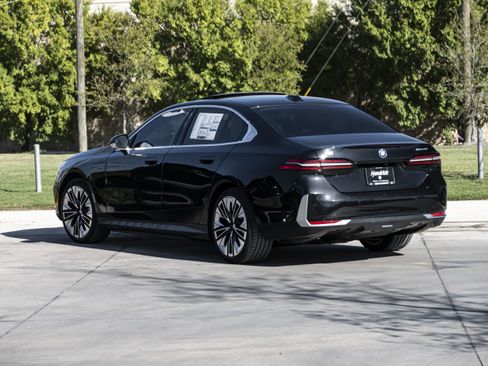 New 2026 BMW i5 eDrive40 image 3