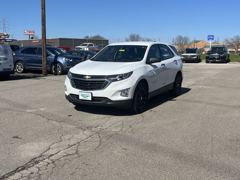 Used 2018 Chevrolet Equinox LS FWD image 3