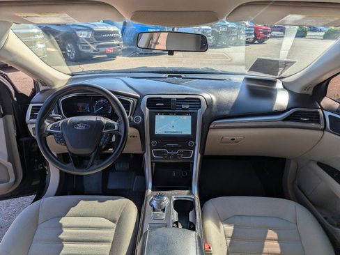 Used 2017 Ford Fusion SE FWD image 22