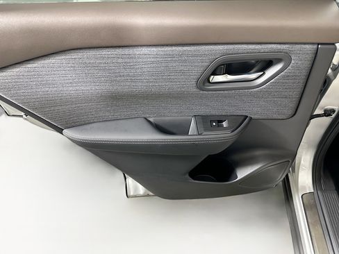 Used 2023 Nissan Rogue SV image 24