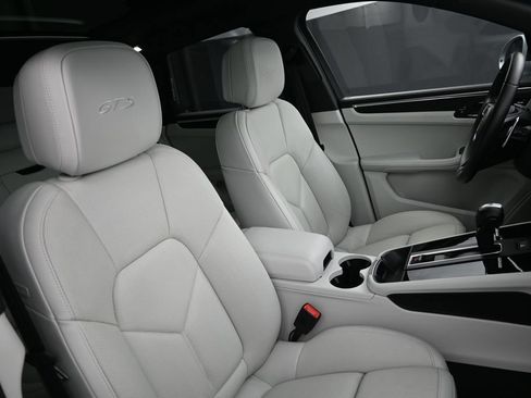Certified 2024 Porsche Macan GTS AWD/4WD image 32