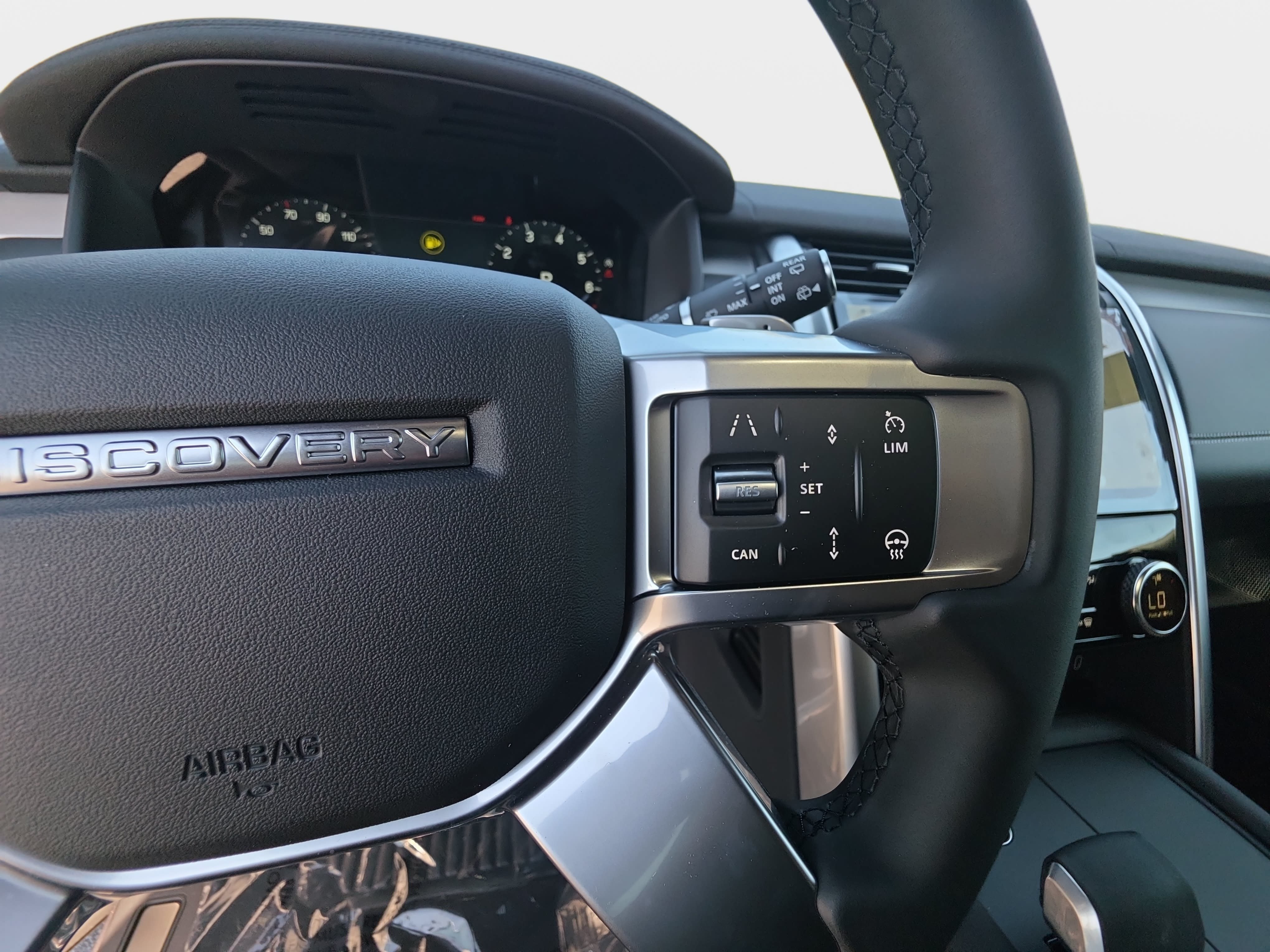 New 2026 Land Rover Discovery Dynamic SE AWD/4WD image 18