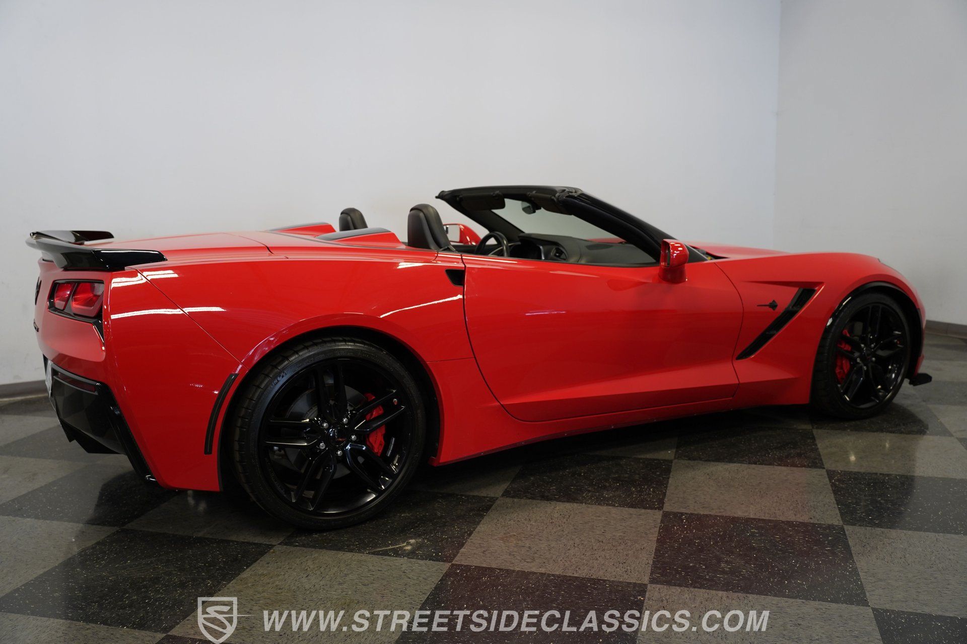 Used 2019 Chevrolet Corvette Stingray Convertible w/ Carbon Flash Badge Package RWD image 14