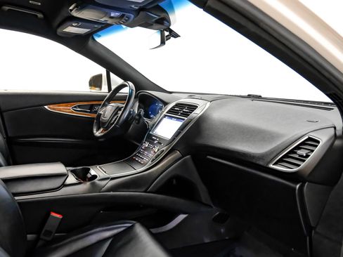 Used 2019 Lincoln Nautilus Select image 7