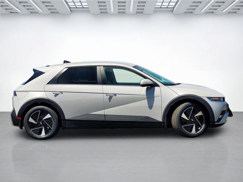 New 2026 Hyundai Ioniq 5 SEL RWD image 3