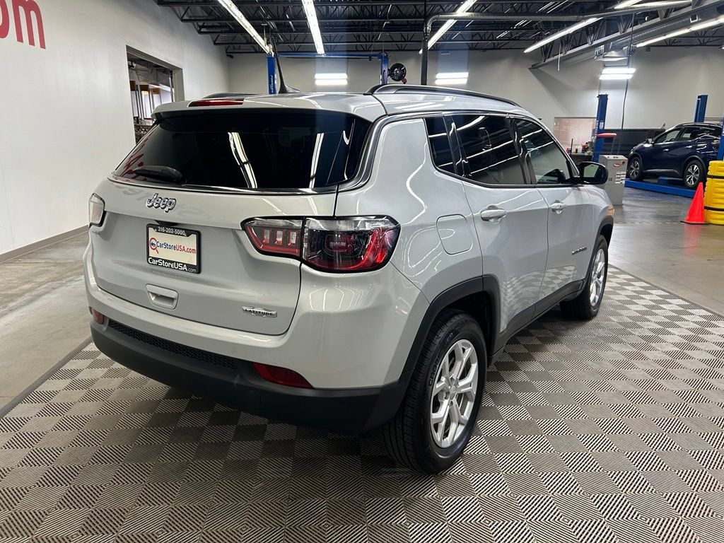 Used 2024 Jeep Compass Latitude AWD/4WD image 8