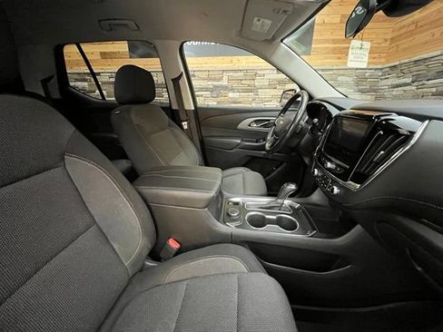 Used 2020 Chevrolet Traverse LT w/ Driver Confidence II Package AWD/4WD image 17