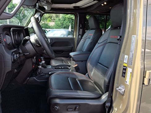 Used 2025 Jeep Wrangler Unlimited Rubicon AWD/4WD image 11