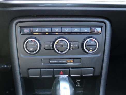 Used 2014 Volkswagen Beetle TDI image 21