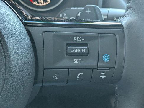 Used 2022 Nissan Rogue SV w/ SV Premium Package image 27