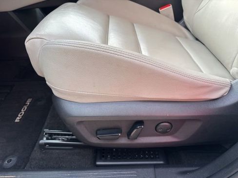 Used 2023 Nissan Rogue SL w/ SL Premium Package image 12