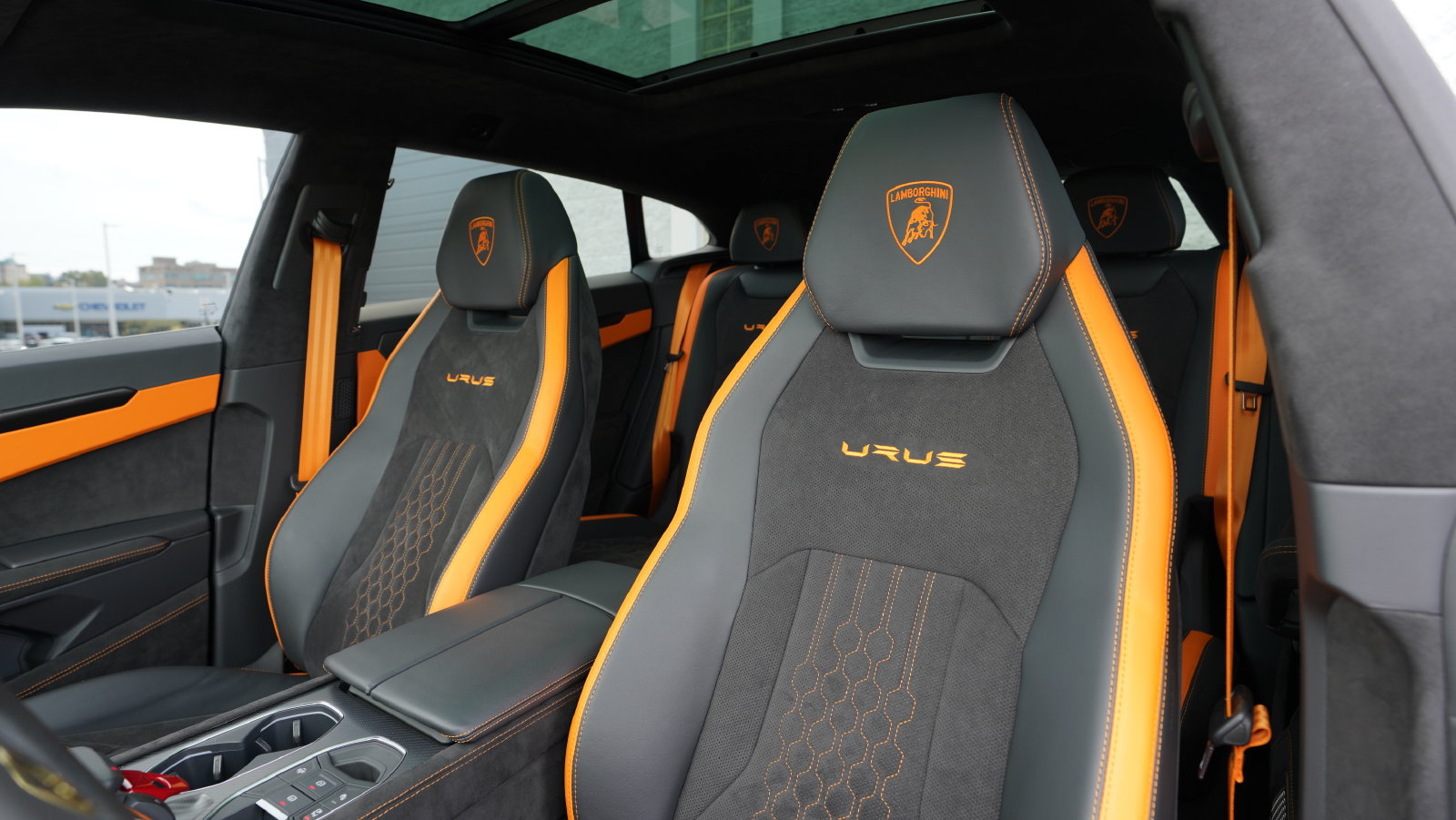 Used 2024 Lamborghini Urus S AWD/4WD image 32