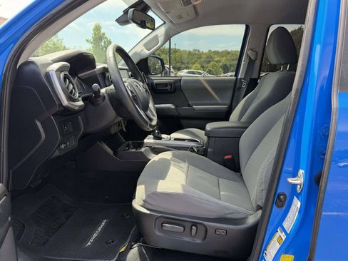 Used 2020 Toyota Tacoma SR5 RWD image 15