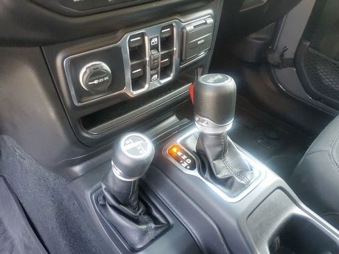 Used 2022 Jeep Wrangler Unlimited Sport AWD/4WD image 28