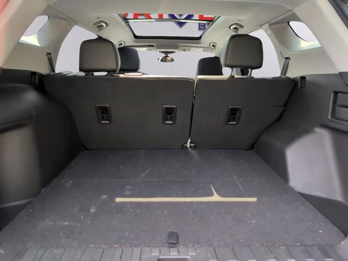 Used 2023 GMC Terrain SLT FWD image 9