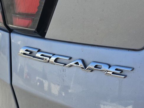 Used 2018 Ford Escape SE image 33