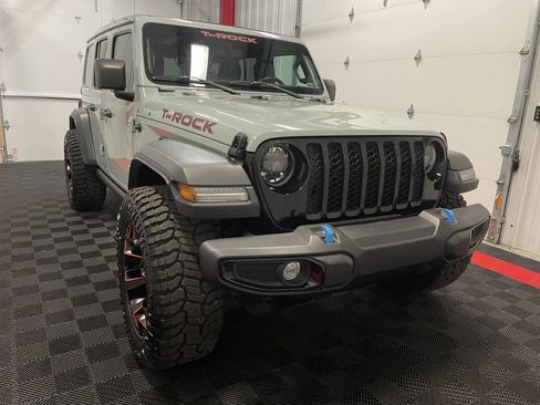 Used 2023 Jeep Wrangler Unlimited w/ Sun & Screen Package AWD/4WD image 10
