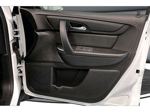 Used 2017 Chevrolet Traverse LT w/ Style and Technology Package FWD image 25