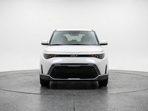 Used 2025 Kia Soul LX w/ LX Technology Package FWD image 2