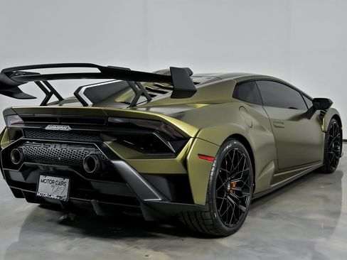 Used 2023 Lamborghini Huracan STO image 12