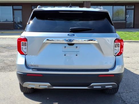 Used 2024 Ford Explorer XLT w/ Equipment Group 202A image 4