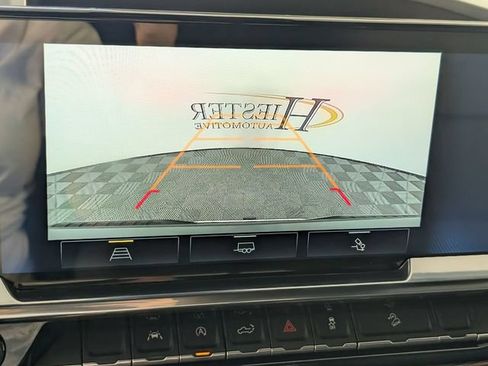 Used 2025 Chevrolet Silverado 1500 LT w/ Z71 Off-Road Package AWD/4WD image 20