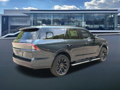 New 2026 Lincoln Navigator Reserve AWD/4WD image 8