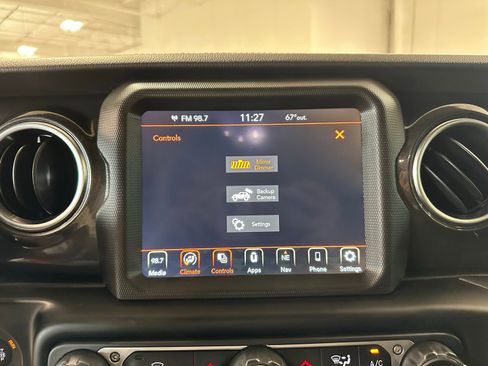 Used 2021 Jeep Wrangler Unlimited Sahara image 25